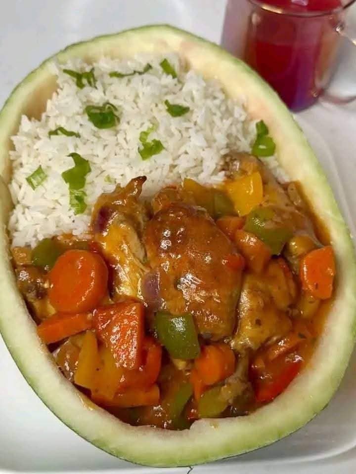 White rice with chicken and vegetable stew
